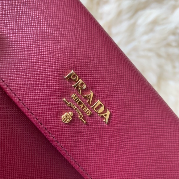 🦋Prada🦋 Saffiano Leather Wallet - Picture 3 of 16